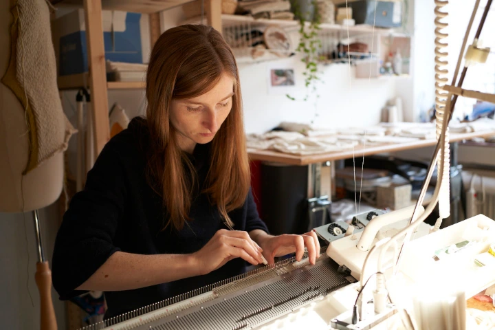 Vanessa Colignon arbeitet im Atelier