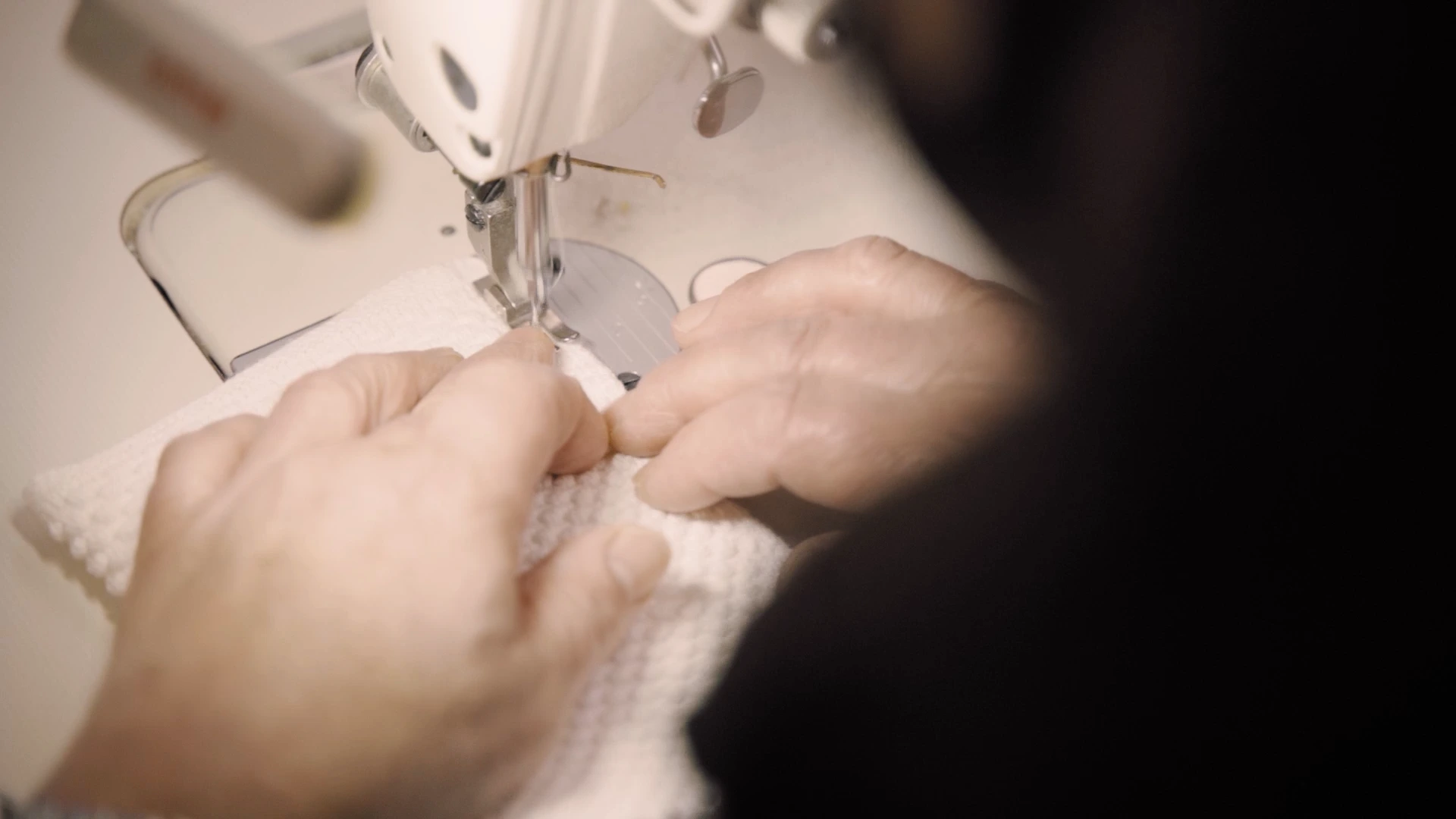 Couture des éponges vaisselle Résilientes en Belgique
