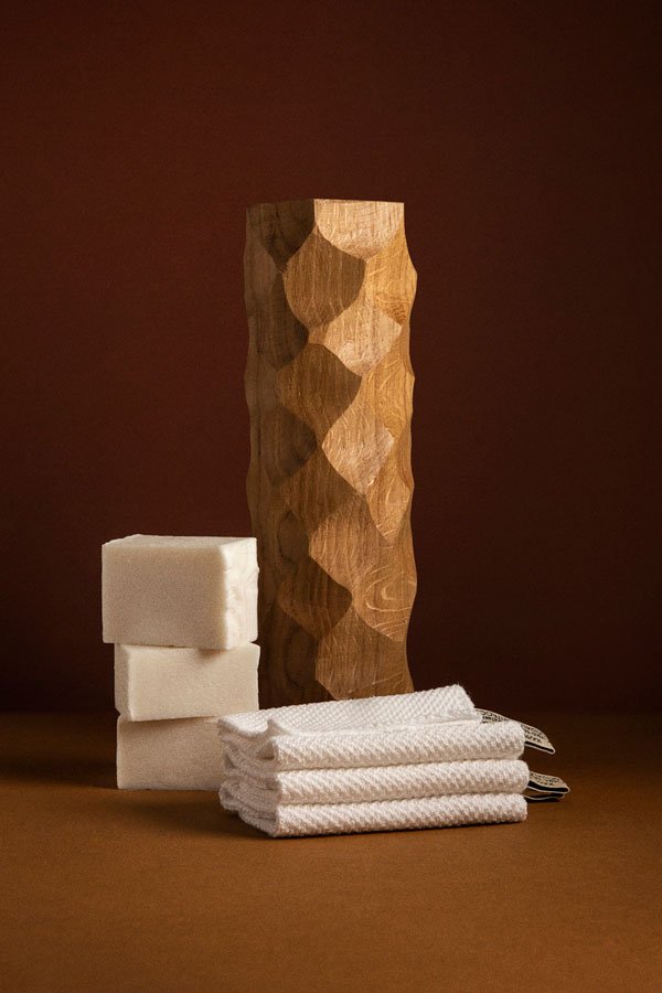 Gant de gommage en chanvre et savon vaisselle coco