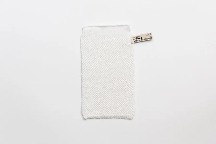 Gant_exfoliant_pour le corps-gommage doux_pelling-Chanvre-hennep_MG_9855-Design for resilience©Rodéo Studio.webp