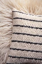 Coussin-Chevron-beige-laine-lin_MG_9325.webp