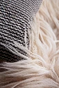 Coussin Tricoté – Rayures Ondulées Anthracites_MG_9369.webp