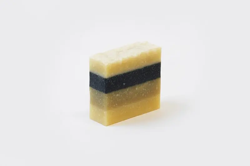 Savon-solide-ecologique_BYEBYE_IMPERFECTION_Alinessence_©Colignon-Vanessa.webp