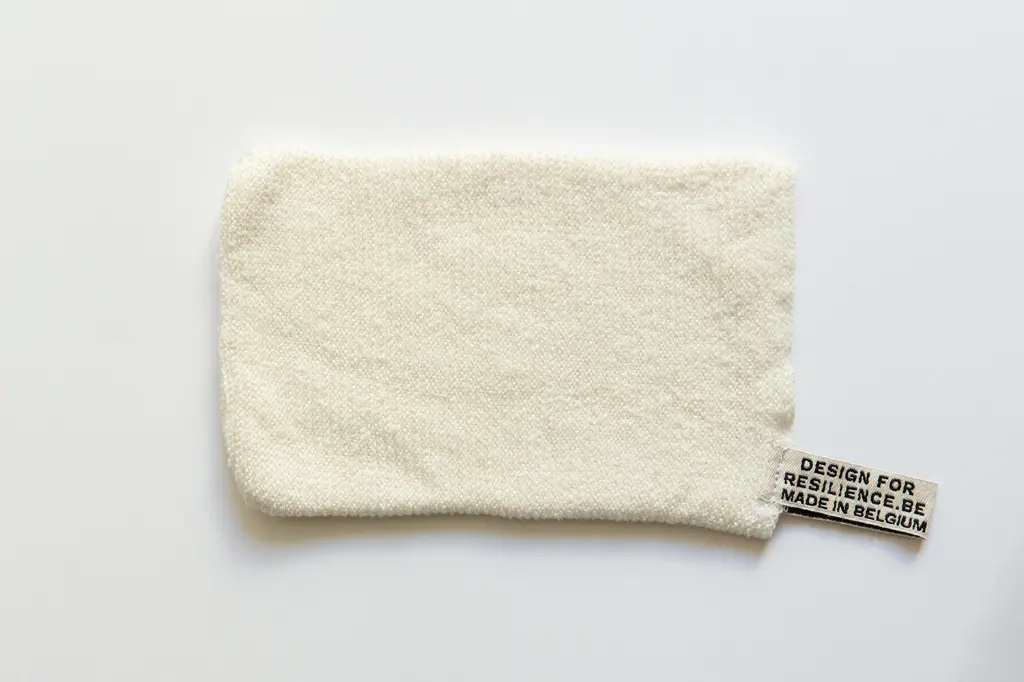 Colignon_vanessa-design_for_resilience_tampon-a-recurer_gant-eponge-nettoyage-naturelle_40B9049.webp