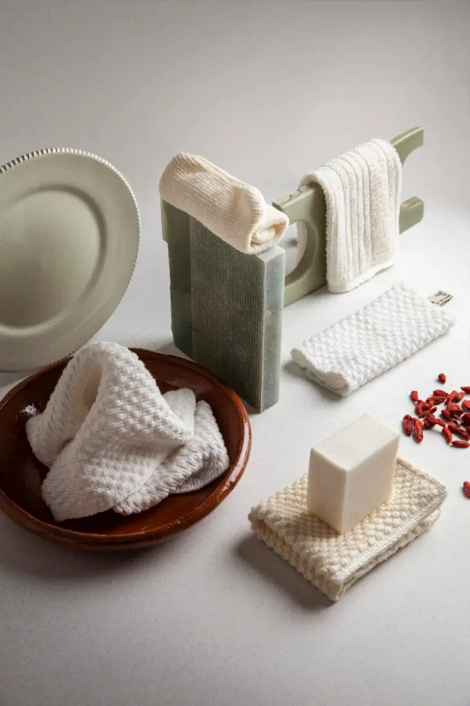 Produits-nettoyage-savon-vaisselle-écologique-biodégradable-ethique-en-chanvre-lin-oekotex-standard100_Fabrication-belge_Design for resilience©Rodéo Studio_MG_9979-700px.webp
